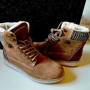 White Mountain Ankle Boots Size 8